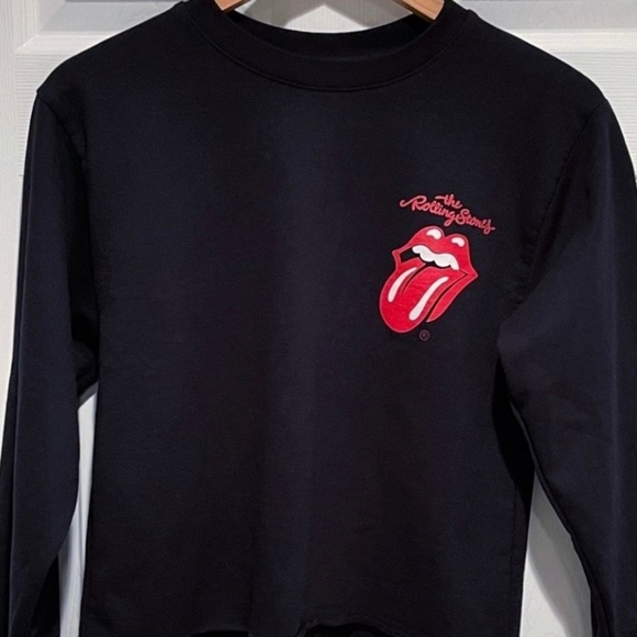 the Rolling Stones Tops - Rolling Stones Black Cropped Crew Neck Long Sleeve Sweatshirt Size XS